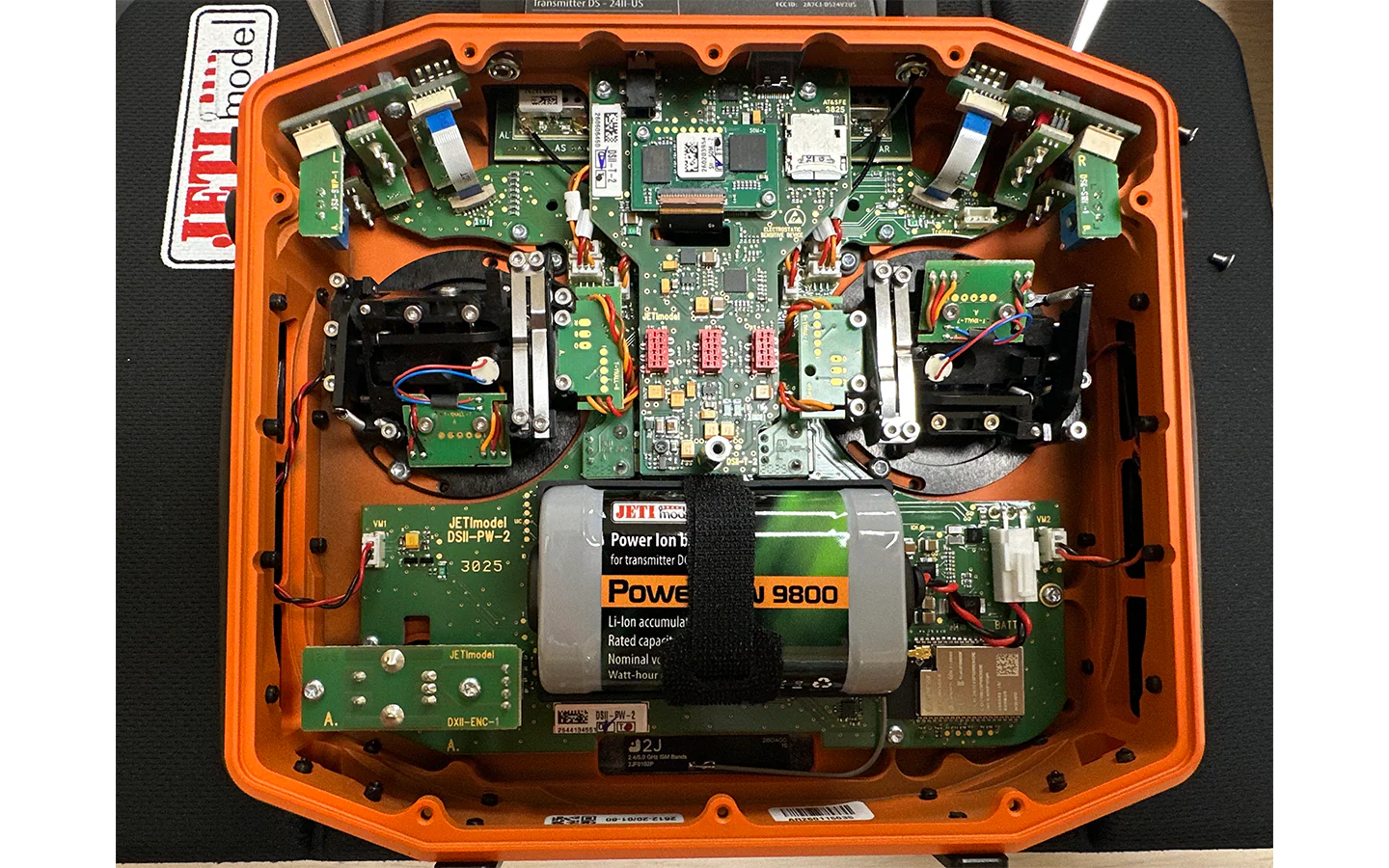 Jeti Duplex DS-24G2 2.4GHz/900MHz NG Carbon Line AEROPANDA SPECIAL EDITION - ORANGE CERAKOTE w/REX 12 ASSIST and Aluminum case - Image 8